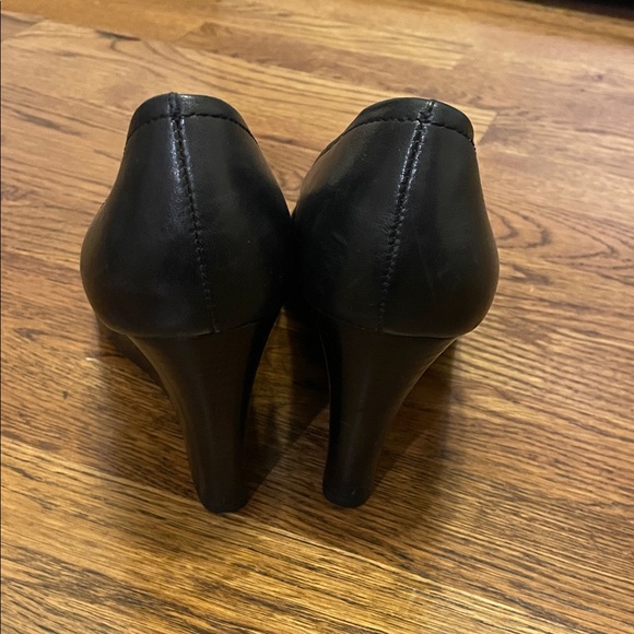 Tory Burch Melinda Wedges Size 8.5 - Picture 4 of 6